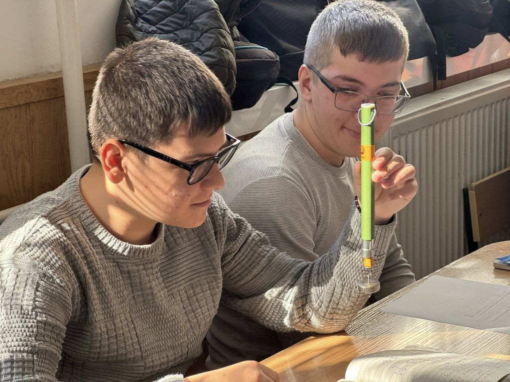 Открит урок по физика: „Плаване на телата и Архимедова сила“ - СУ Св. Св. Кирил и Методий - Завет